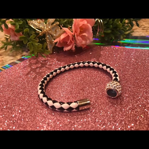 Francesca’s Bracelet and Boutique Magnet Bracelet - Picture 5 of 8